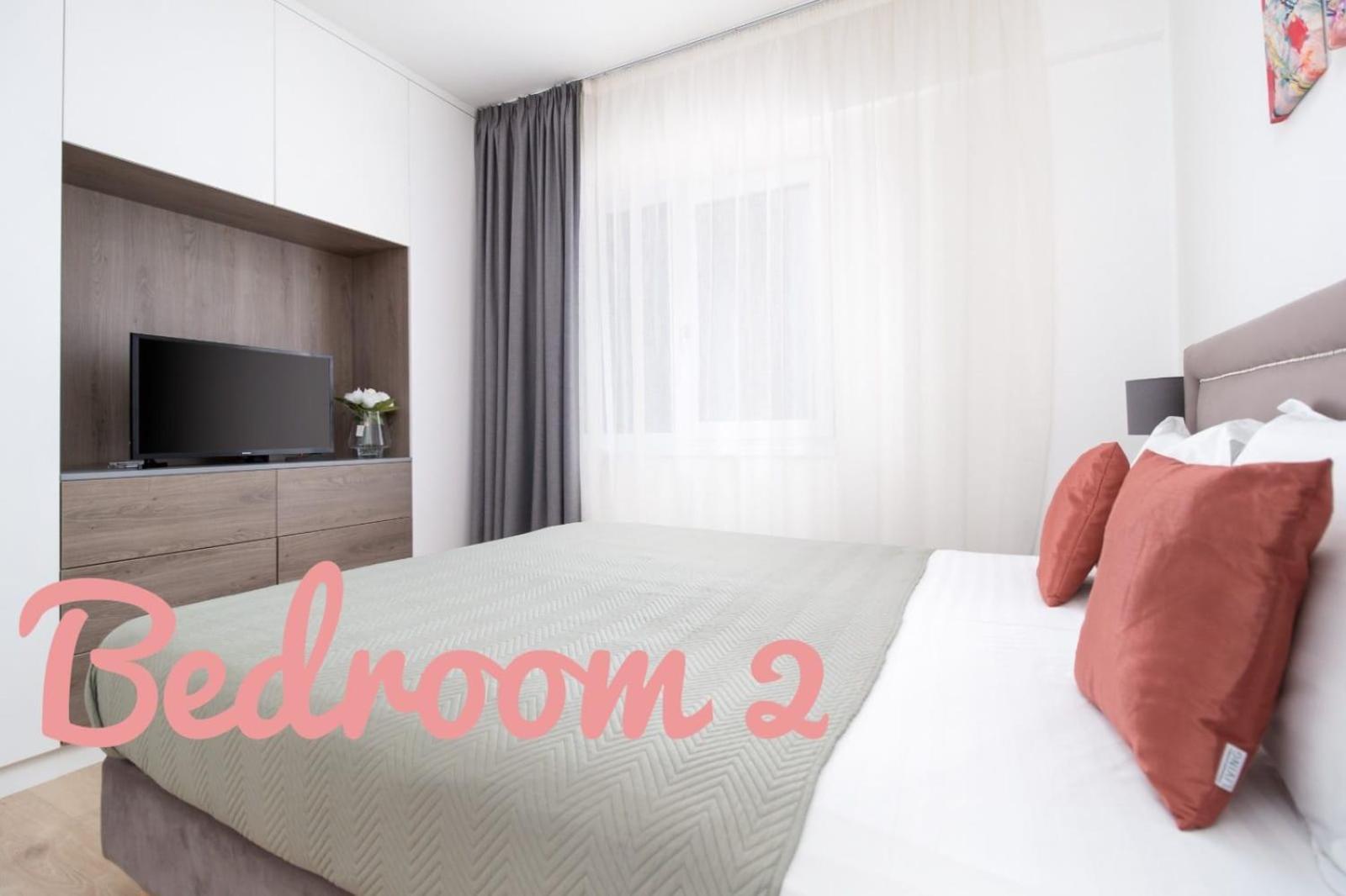 Charlotte Piata Unirii - Free Private Parking 2Bedrooms Apartment Орадя Екстер'єр фото