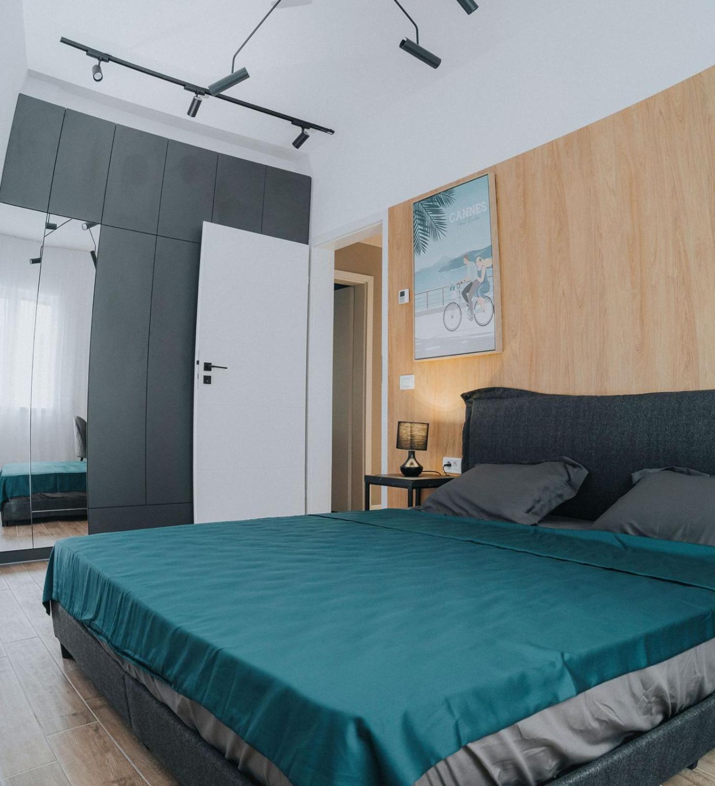 Charlotte Piata Unirii - Free Private Parking 2Bedrooms Apartment Орадя Екстер'єр фото